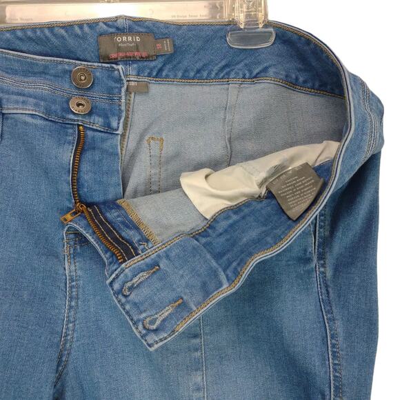 TORRID Women's 18 High-Rise Wide Leg Crop Jeans, Plus Size Stretch Denim Boho - Picture 6 of 7